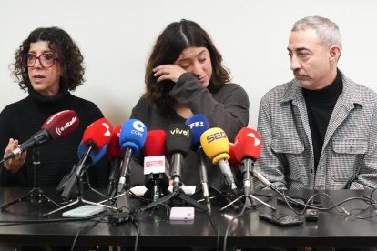 Chus Franco, Carla Delgado y Francisco Delgado, padres y hermana de Sergio Delgado.