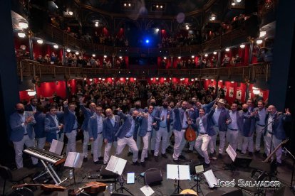 Los integrantes del grupo 'Dos Orillas'