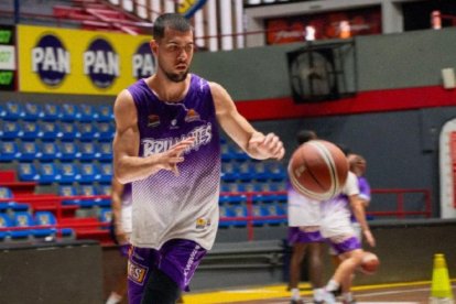 José Montilla durante uno de sus partidos en Tercera FEB.