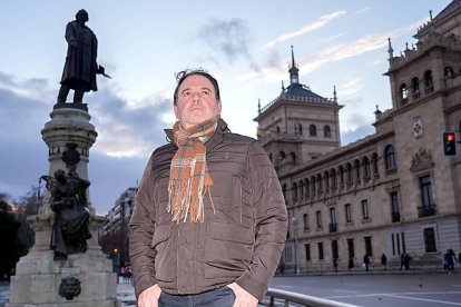 Ruperto Sánchez en la Plaza de Zorrilla de Valladolid.