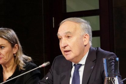 El rector, Antonio Largo, en la presentación de la primera cátedra nacional que conectará el talento