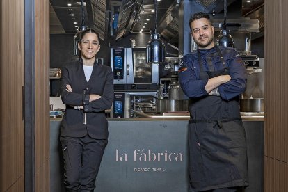En la imagen, Ricardo Temiño junto a su pareja, Cristina Lázaro.