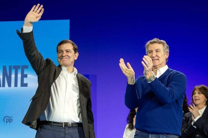 Alberto Núñez Feijóo y Alfonso Fernández Mañueco en la presentación de candidaturas para las próximas elecciones a las Cortes de Castilla y León del 15 de marzo.