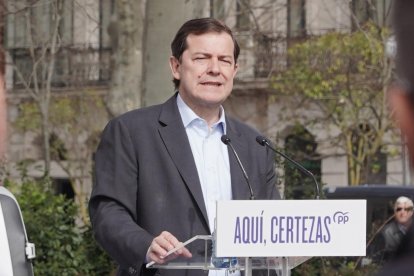 El candidato del PPCyL a la reelección como presidente de la Junta, Alfonso Fernández Mañueco, clausura el acto de presentación de la caravana electoral en Valladolid.