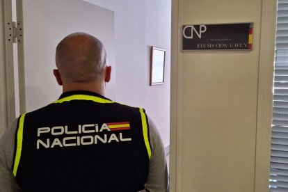 Detenido en Laguna por amenazar a su padre con una pistola para que abriera la caja fuerte y robarle 30.000 euros.