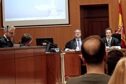 El abogado defensor y el presidente del tribunal.