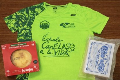 Los obsequios que llevó Sara a La Revuelta, entre los que se encuentran las garrapiñadas de Medina de Rioseco.