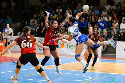 Imagen del duelo jugado por el Aula ante Lanzarote en la primera vuelta.