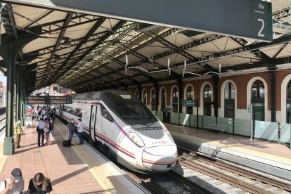 Tren Avant en la estación de trenes Campo Grande de Valladolid