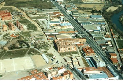 Puente Jardín y El Cabildo en el barrio de La Victoria en 1997