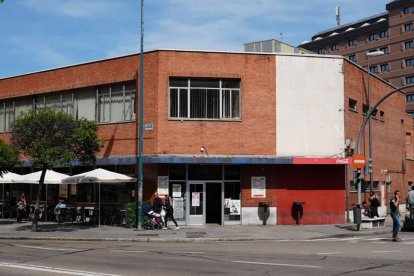 El restaurante de la estación de buses de Valladolid sin el rótulo de 'Bus Stop'