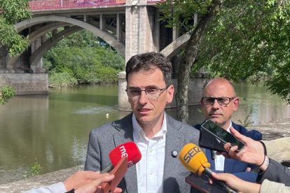 El portavoz del Grupo Municipal Socialista critica el proyecto de ampliación del puente de Poniente