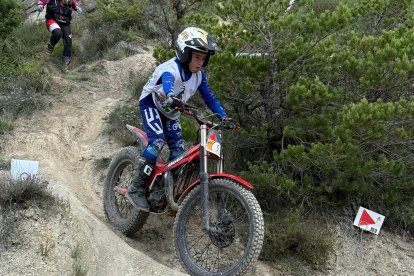 Martín Pérez, subido a su moto.