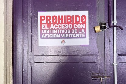 Puertas del José Zorrilla con prohibiciones para seguidores deportivistas.