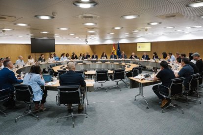 Reunión por el convenio colectivo de Renault en la sede del Ministerio de Industria y Turismo