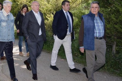 Imagen de la visita del alcalde a los nuevos itinerarios en obras