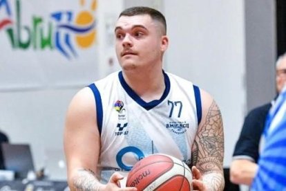 Charlie McIntyre en uno de sus partidos.