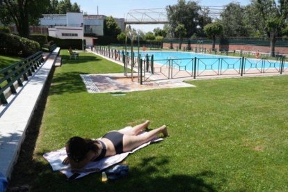Una usuaria en la piscina de Juan de Austria