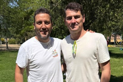 Iker Casillas con el concejal de Deportes de Medina de Rioseco