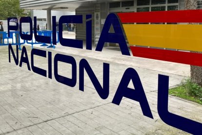 Archivo - Sucesos.- Investigados dos ancianos por distintos casos de daños continuados en vehículos estacionados en Valladolid.