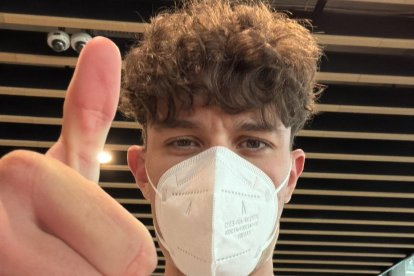 Iván Romeo, el jueves con mascarilla y optimista pese a su gripe A.