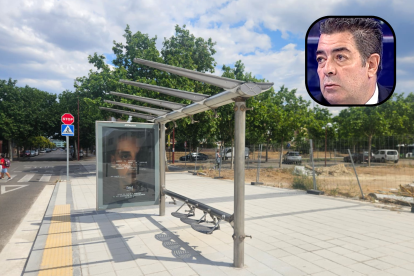 Parada de Auvasa en El Peral sin información de autobuses
