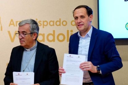 El Arzobispo de Valladolid, monseñor Luis Argüello, y el presidente de la Diputación Provincial, Conrado Íscar, firman el convenio de colaboración para la conservación y reparación de iglesias y ermitas de la provincia.