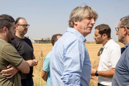 Martínez Mínguez durante su visita al municipio vallisoletano de Aldea de San Miguel.