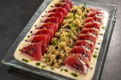 Tiradito de atún rojo con quinoa andina