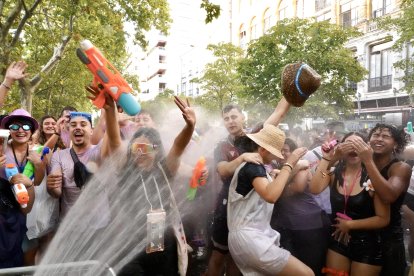 Desfile de peñas en las fiestas de San Lorenzo en Valladolid