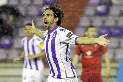 Jordi Figueras celebra un gol durante su etapa blanquivioleta-J. M. LOSTAU