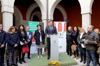 El alcalde de Valladolid, Óscar Puente, inaugura el centro de personas mayores de la calle Fray Luis de León.-ICAL