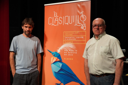 El director y productor de 'El Clasiquillo', Javier Pérez Lázaro, y el alcalde de Olmedo, Alfonso Centeno, en la presentación del festival.- E.M.