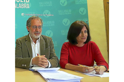 Manuel Saravia y María Sánchez, concejales de Valladolid Toma la Palabra.-ICAL