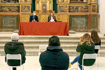 Guzmán Gómez y Cristina Blanco presentan el Fondo de Liquidez. / EL MUNDO