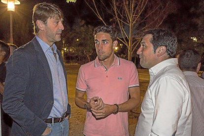 Carlos Suárez, Mata y Braulio Vázquez, anoche, en la Gala de la Federación de Peñas del Valladolid.-MIGUEL ÁNGEL SANTOS