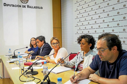 Pilar Vicente,Agapito Hernández, Teresa López, Esther Mínguez y Héctor Gallego, ayer en la Comisión.-EL MUNDO