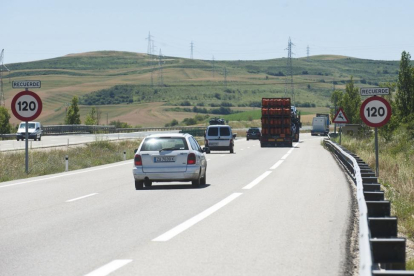 Imagen de archivo de una autopista de peaje de Castilla y León.-ICAL