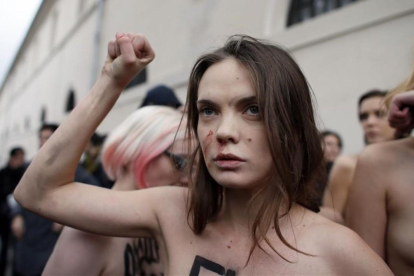 Oksana Shachkó, una de las fundadoras de Femen, en una manifestación en 2012.  /-KENZO TRIBOUILLARD