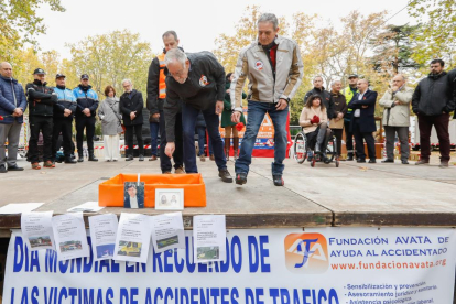 Homenaje a las víctimas de accidentes de tráfico en Valladolid.- J. M. LOSTAU