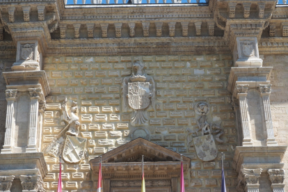 Portada del Palacio de Santa Cruz, con su característico almohadillado, que será restaurado. / UVA