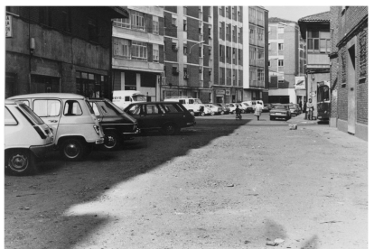 La calle Fuente el Sol de Valladolid vista desde la calle Dársena en 1982 - ARCHIVO MUNICIPAL DE VALLADOLID
