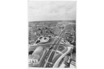 Vista aérea de la calle Fuente el Sol de Valladolid en 1987 - ARCHIVO MUNICIPAL DE VALLADOLID