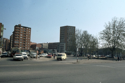 Vista de la plaza San Bartolomé antes de su urbanización en 1987, al fondo la calle Fuente el Sol de Valladolid - ARCHIVO MUNICIPAL DE VALLADOLID