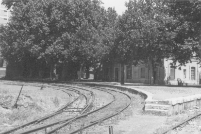 Vista del andén, vías y edificio principal de la Estación de San Bartolomé en 1969. Esta se ubicaba al principio de la calle Fuente el Sol de Valladolid - ARCHIVO MUNICIPAL DE VALLADOLID