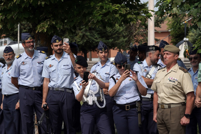 Desfile durante la toma de posesión del coronel José María Santé Abal como nuevo jefe de la Base Aérea de Villanubla. -ICAL