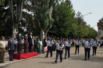 Desfile durante la toma de posesión del coronel José María Santé Abal como nuevo jefe de la Base Aérea de Villanubla. -ICAL