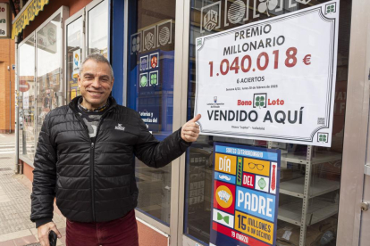 José Manuel González, el lotero que repartió el primer premio de la bonoloto.- PHOTOGENIC
