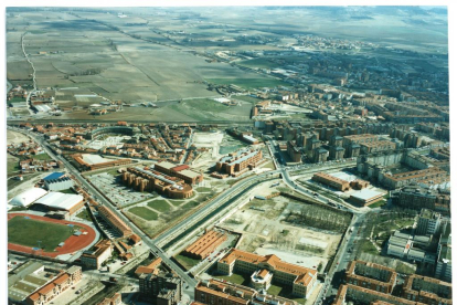 Panorámica de Valladolid donde se puede ver el Campus Universitario y el Hospital del Barrio Belén en 1997.- ARCHIVO MUNICIPAL DE VALLADOLID
