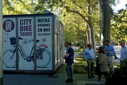 El punto de alquiler de bicis para personas con movilidad reducida ubicado en la Acera Recoletos. EM